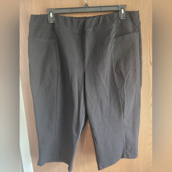 Susan Graver Black Capri Pants Lightweight Design - Picture 1 of 3